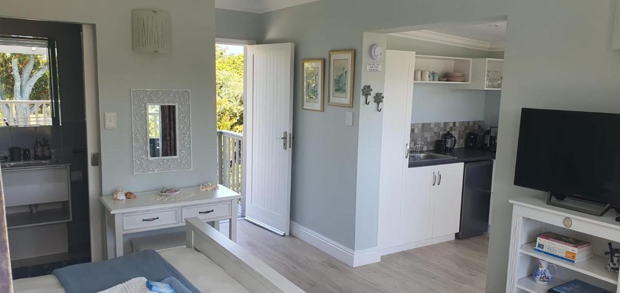 Modern Solar Powered 1 Bed Studio Apartment With Amazing Views Plettenberg Bay Eksteriør bilde